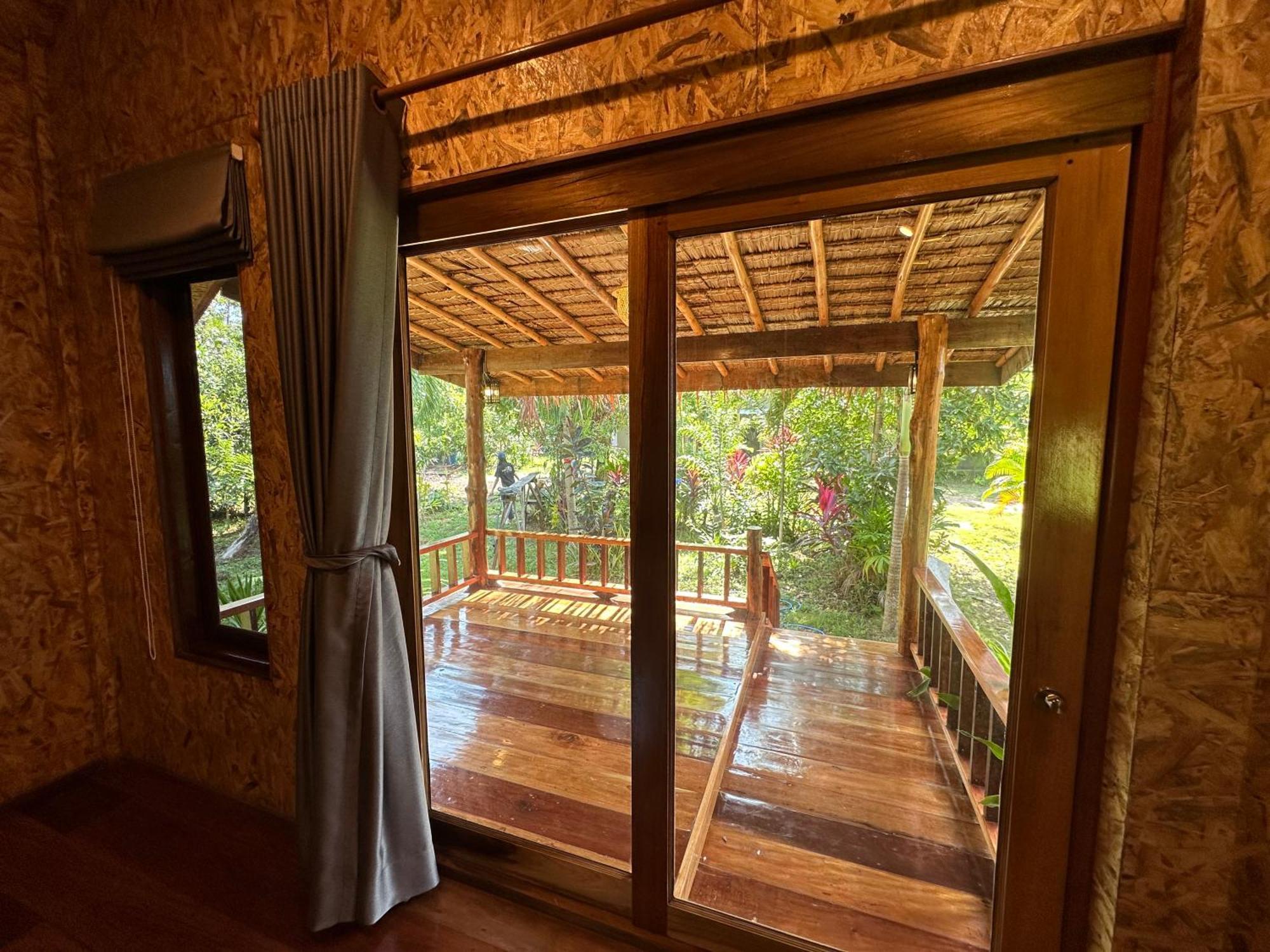 Koh Jum Bungalow & Hostel Экстерьер фото