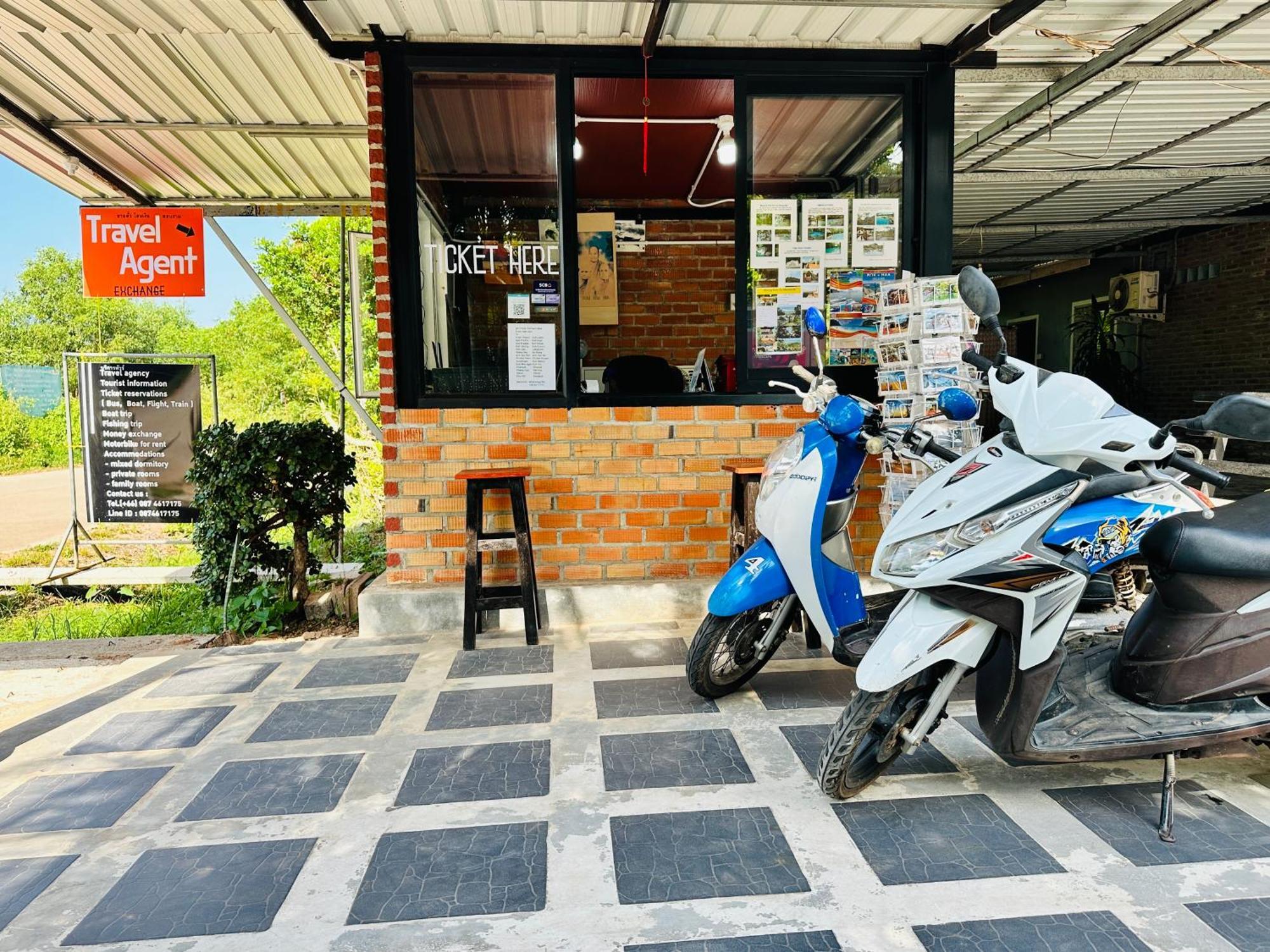 Koh Jum Bungalow & Hostel Экстерьер фото