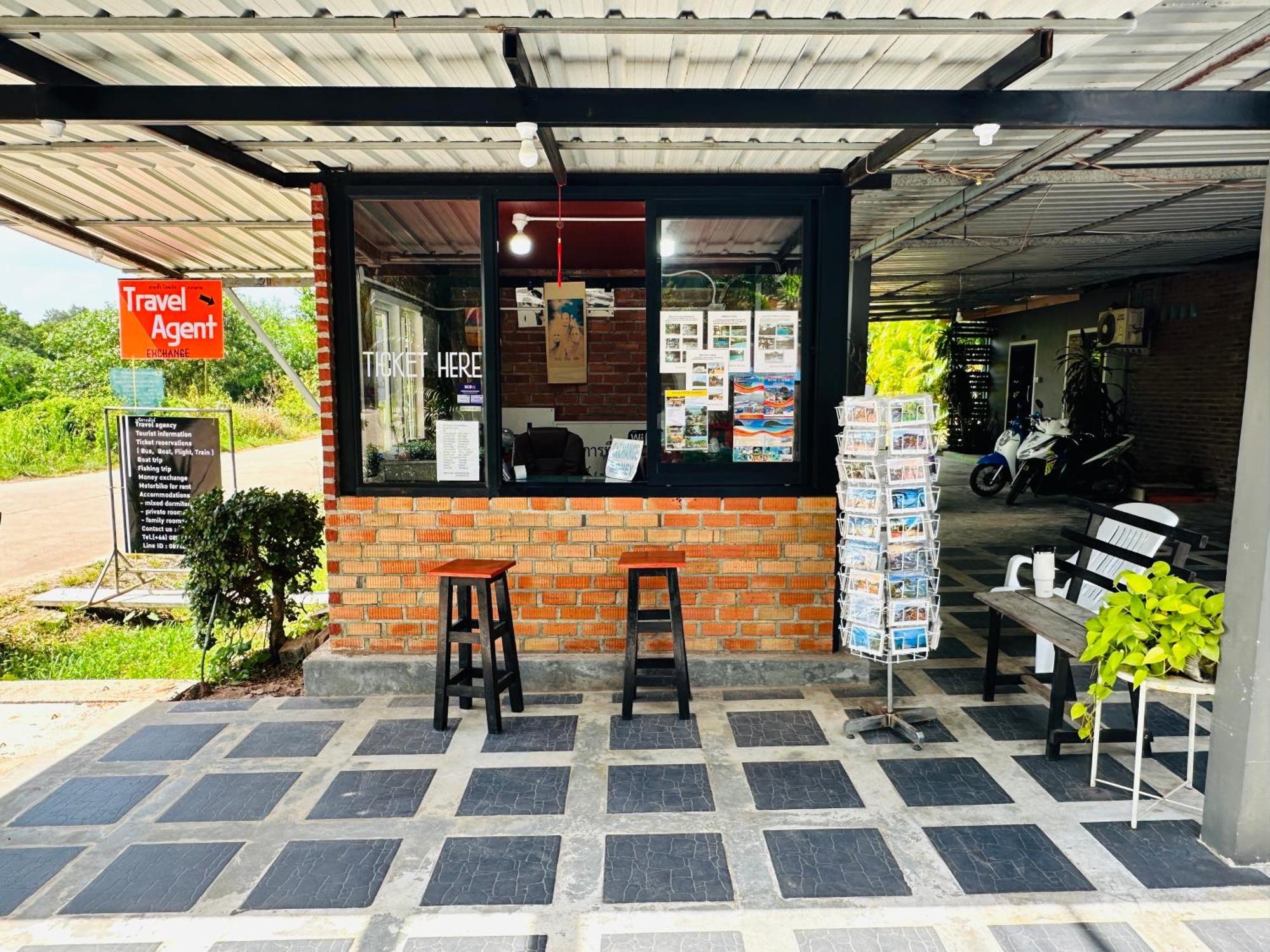 Koh Jum Bungalow & Hostel Экстерьер фото