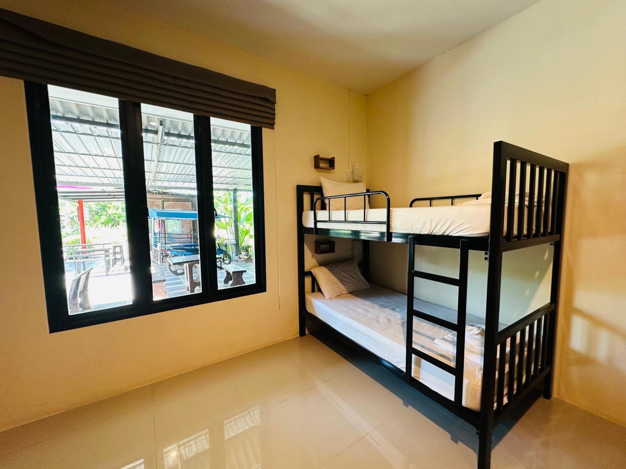 Koh Jum Bungalow & Hostel Экстерьер фото