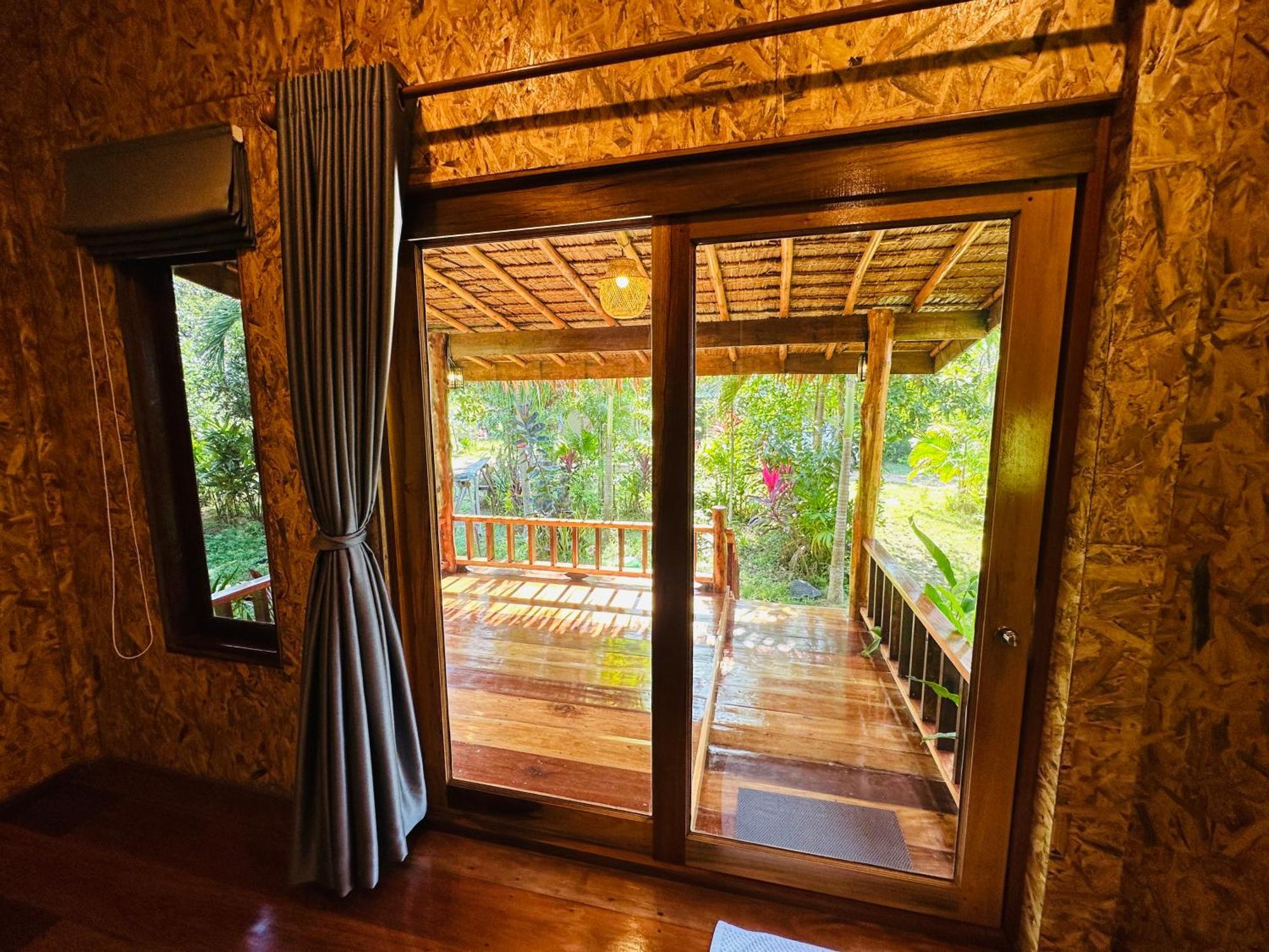 Koh Jum Bungalow & Hostel Экстерьер фото