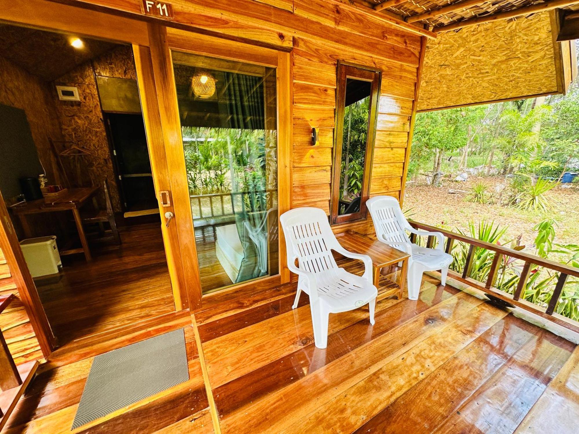 Koh Jum Bungalow & Hostel Экстерьер фото