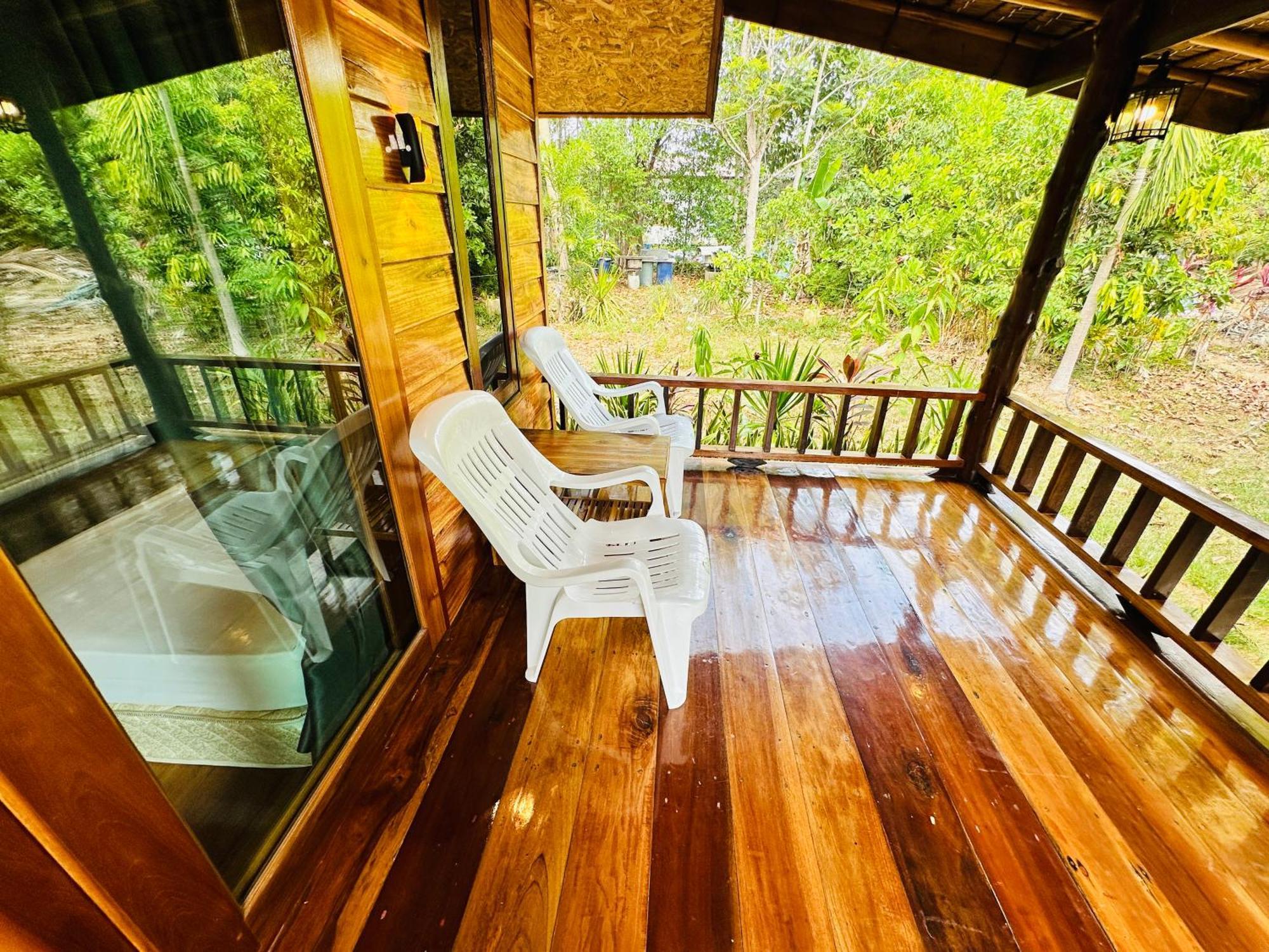 Koh Jum Bungalow & Hostel Экстерьер фото